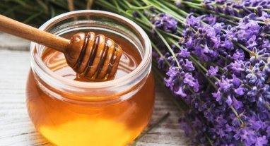 Pot de miel et bouquet de lavande, Vitamines naturelles contre fatigue