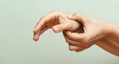 Soulager l’arthrose des doigts et de la main grâce aux traitements naturels